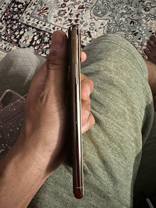 iphone XS gold color 64gb 2