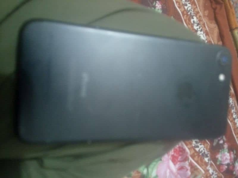 i phone 7 . .  32 gb 1