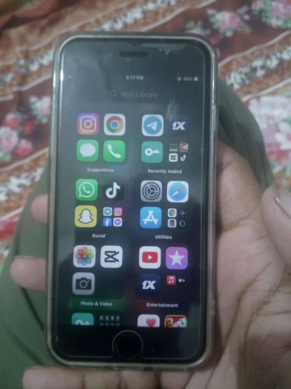 i phone 7 . .  32 gb 3