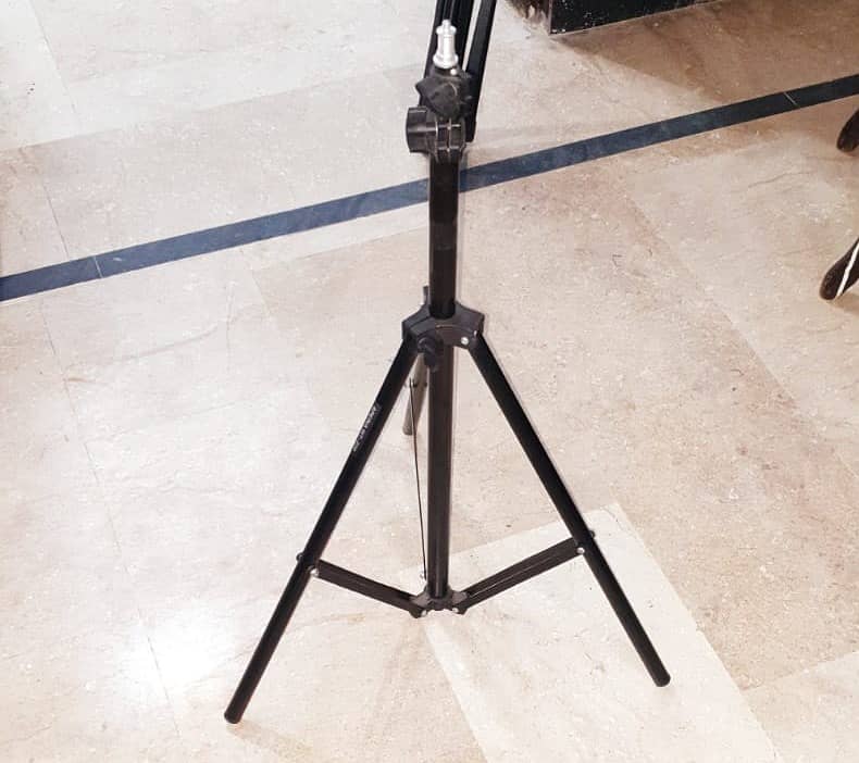 Apinka WT-220 Tripod Stand. 1