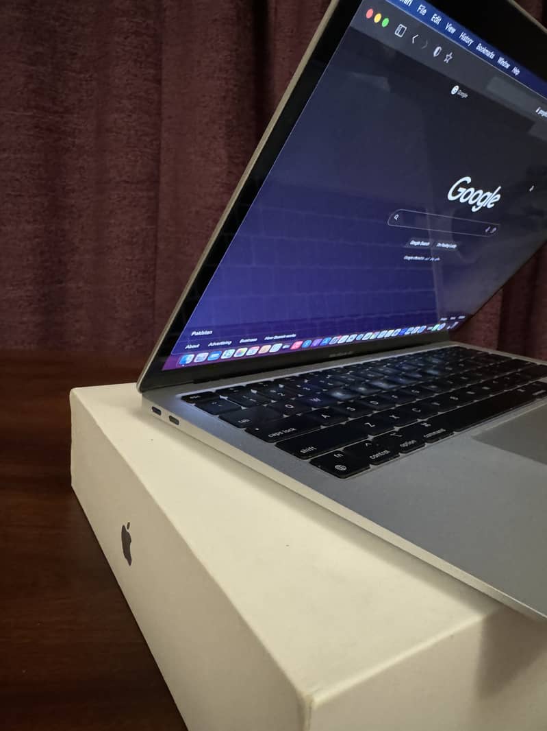 MacBook Air 13" M1 8GB With Original Box & Charger 1