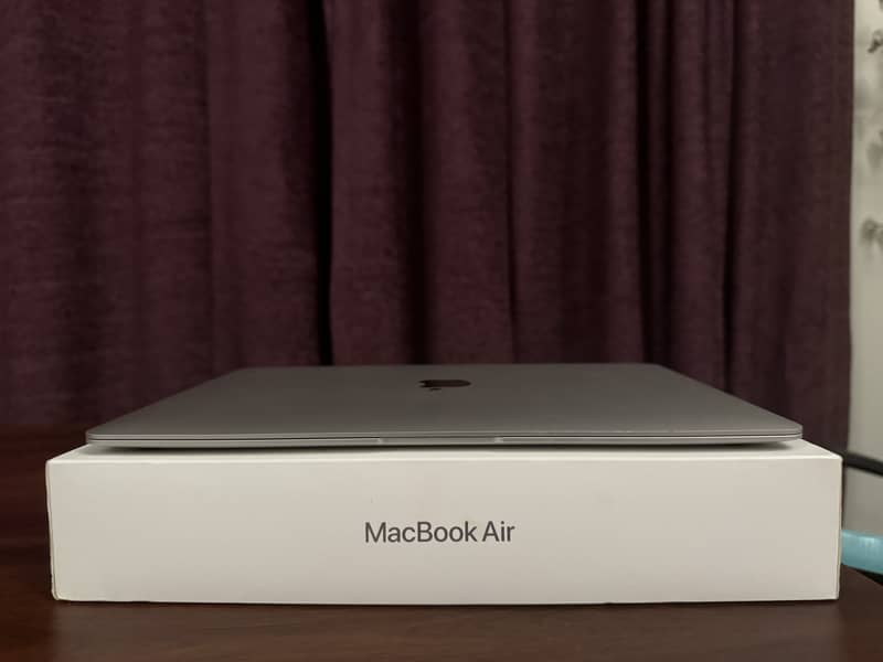 MacBook Air 13" M1 8GB With Original Box & Charger 3