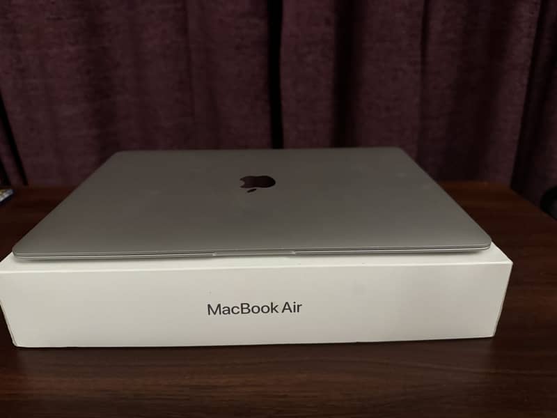 MacBook Air 13" M1 8GB With Original Box & Charger 4