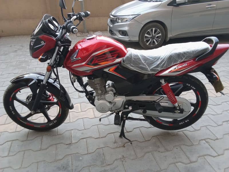 New Honda CB 125 F model 2024 1