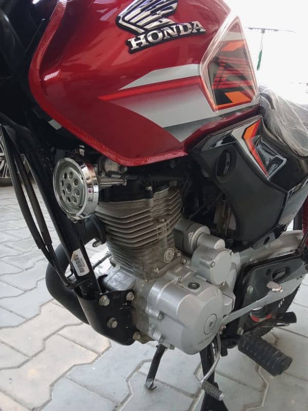 New Honda CB 125 F model 2024 6