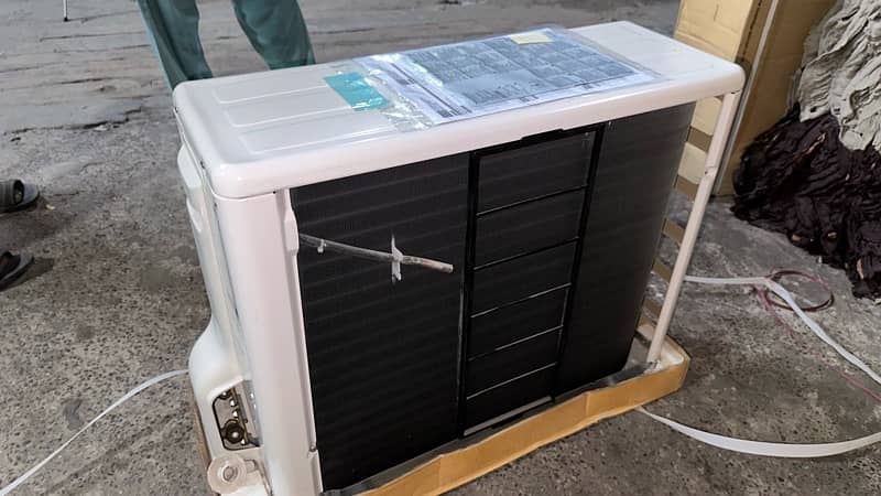 Toshiba inverter AC 1 Ton 6