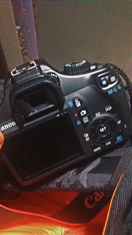 canon eos 1100D 4