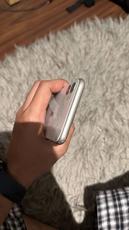 Iphone 11 64gb dual approved with box 1