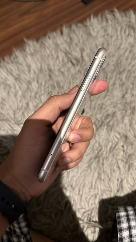 Iphone 11 64gb dual approved with box 3