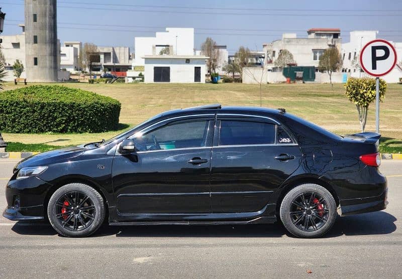 Toyota Corolla Altis SR 2013 10