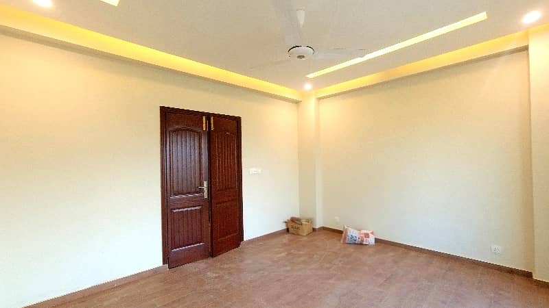 Brand New Flat For Sale In Askari 11 - Sector D Lahore 6