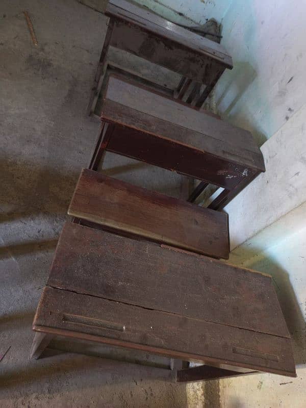 Wooden Plastic + Metal Desk Table's For Students! 2