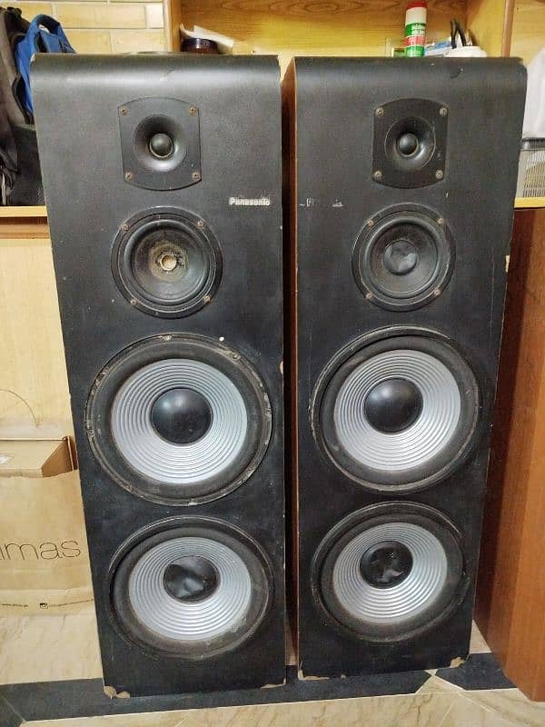 speaker pair and cyprus woofer included amplifier 2