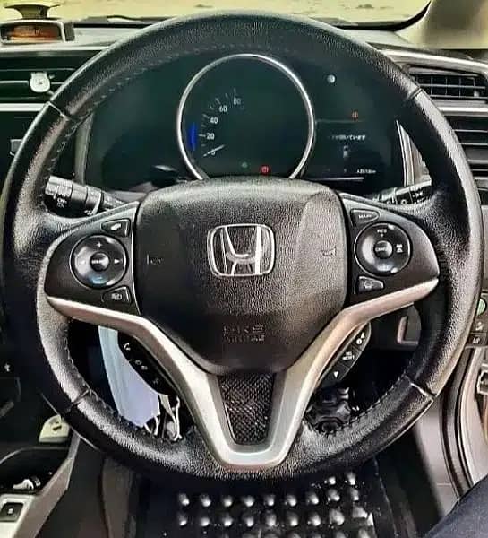 Honda Fit 2017 1.5 Hybrid L Package 6