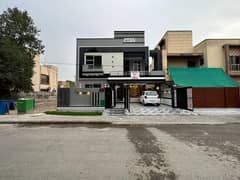 10 MARLA HOUSE FOR SALE IN AWAIS KARNI BLOCK BAHRIA TOWN LAHORE. A+ CONSTRUCTION. CCTV INSTALLED.