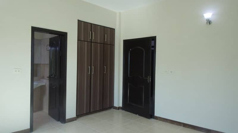 12 Marla 4 Bed 1st Floor Flat For Sale In Askari 11 Lahore 18