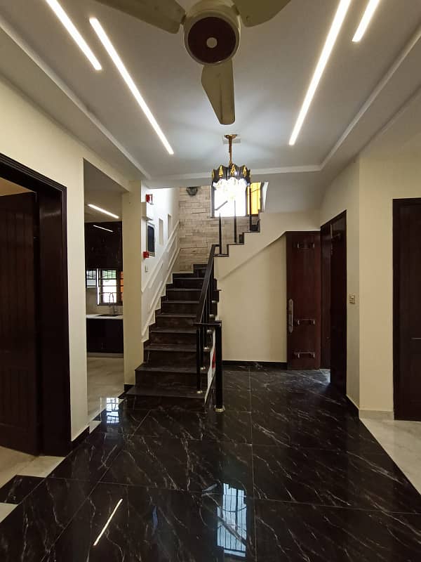 5 MARLA BEAUTIFUL HOUSE FOR RENT IN DHA RAHBER 11 SECTOR 2 3