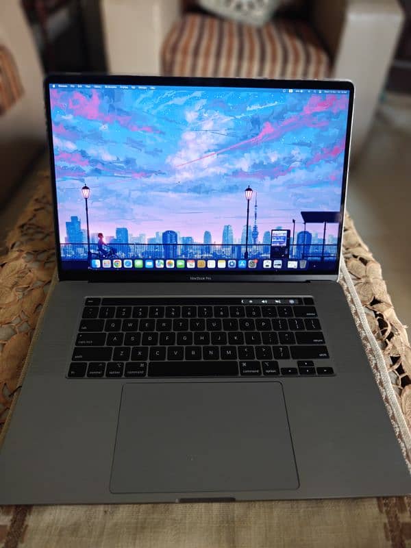 MacBook pro 2019.16 inch. 14 battery cycles only 1