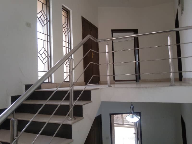 21 Marla Main Boulevard Unique Brig House For Sale In Askari 10 23