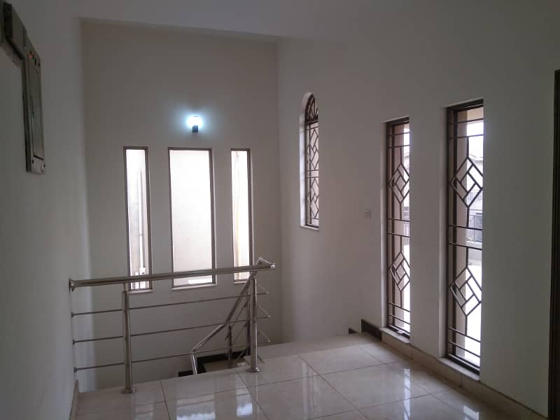 21 Marla Main Boulevard Unique Brig House For Sale In Askari 10 29