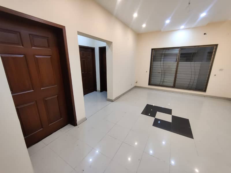 12 Marla House For Rent In Askari 10 17