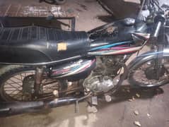 125 Honda black colour 10/8 condition engine bohat acha ha