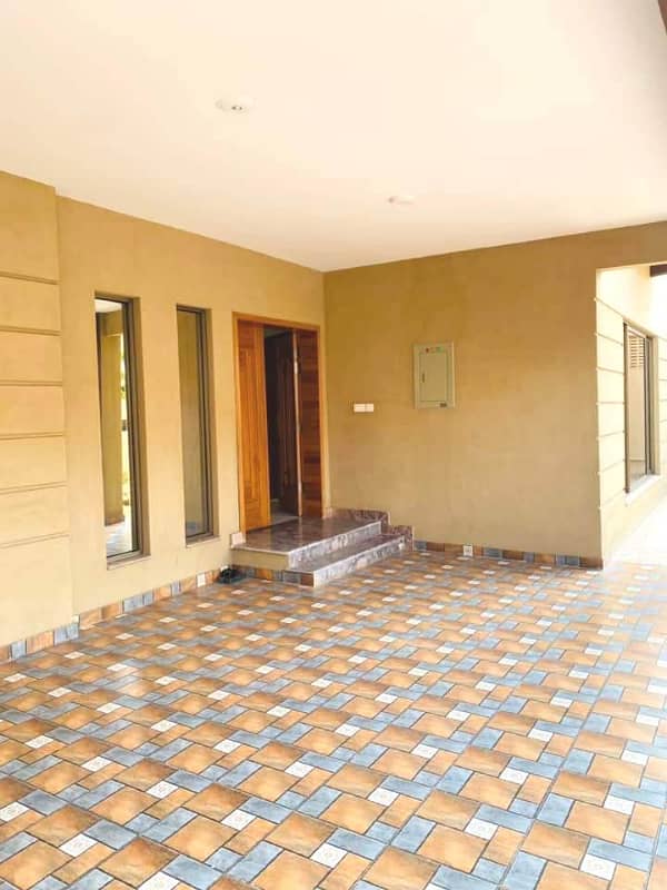 17 Marla Brig House For Sale Near To Park In Askari-10 Sector-F 1