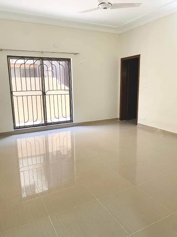 17 Marla Brig House For Sale Near To Park In Askari-10 Sector-F 10