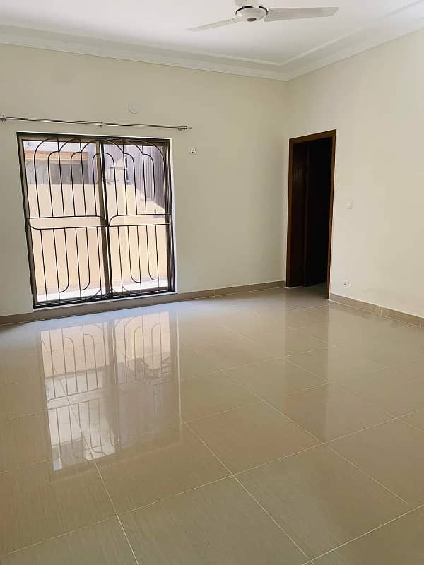 17 Marla Brig House For Sale Near To Park In Askari-10 Sector-F 32