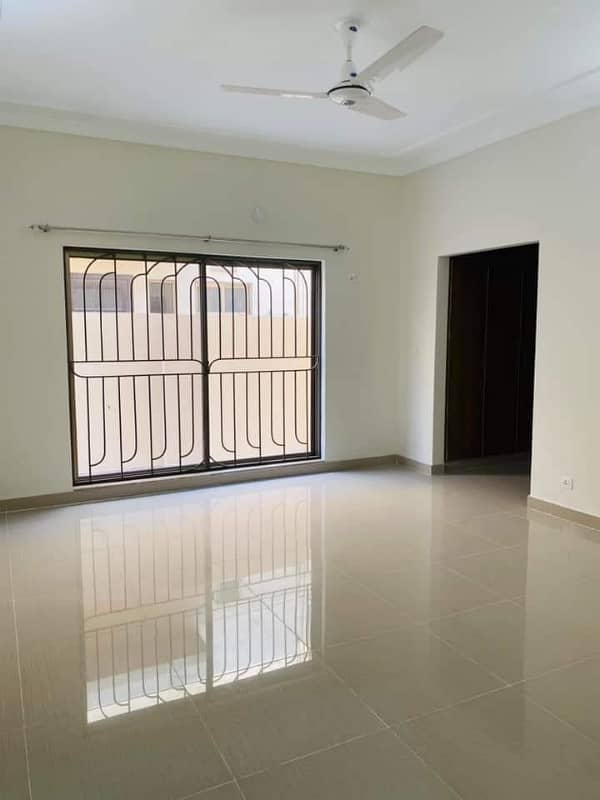 17 Marla Brig House For Sale Near To Park In Askari-10 Sector-F 33