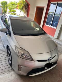 Toyota Prius S LED Edition 1.8 2012 Model