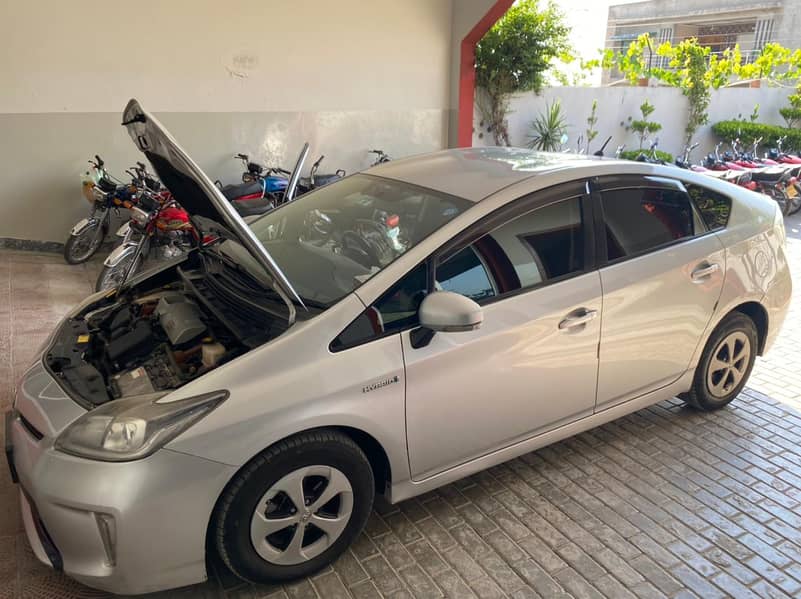 Toyota Prius S LED Edition 1.8 2012 Model 5