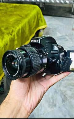 Nikon D5200 with battery and charger