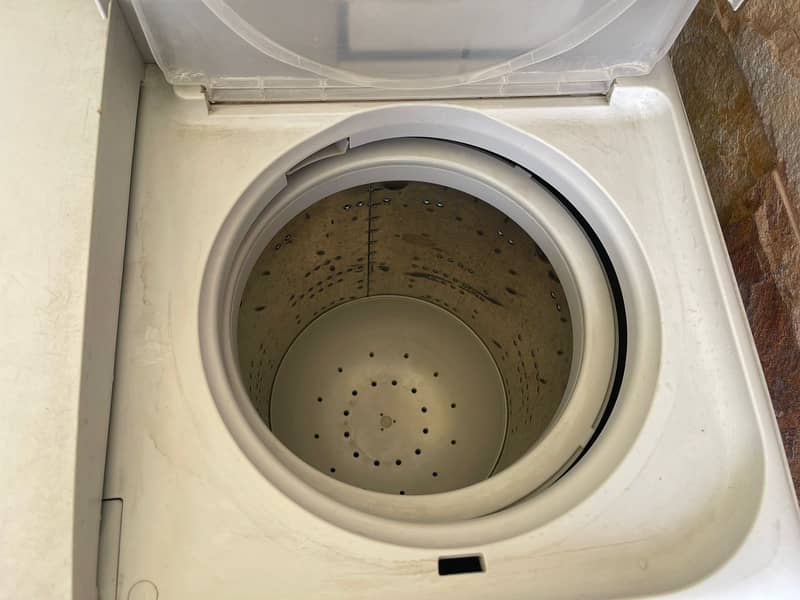 Toshiba Twin Tub Washing Maching 3