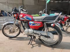 Honda CG-125 Red Karachi Number.