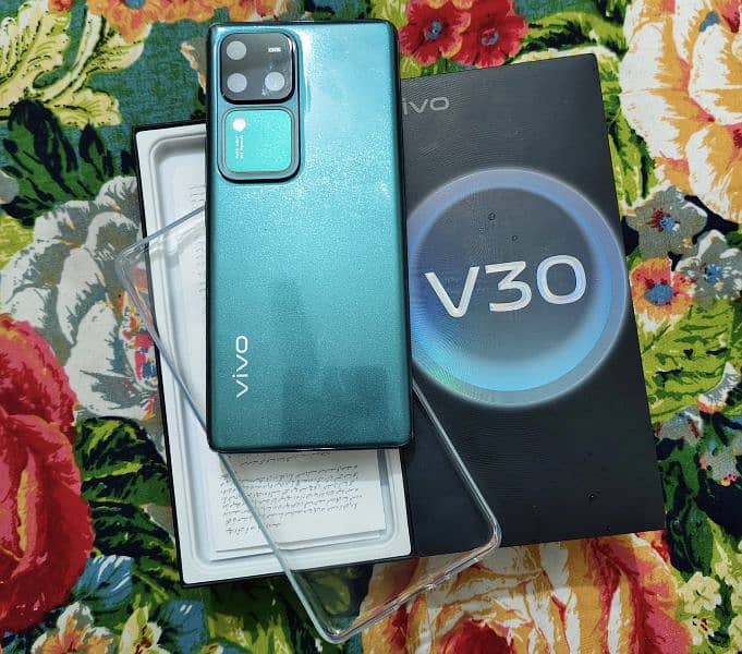 Vivo V30 box open 4