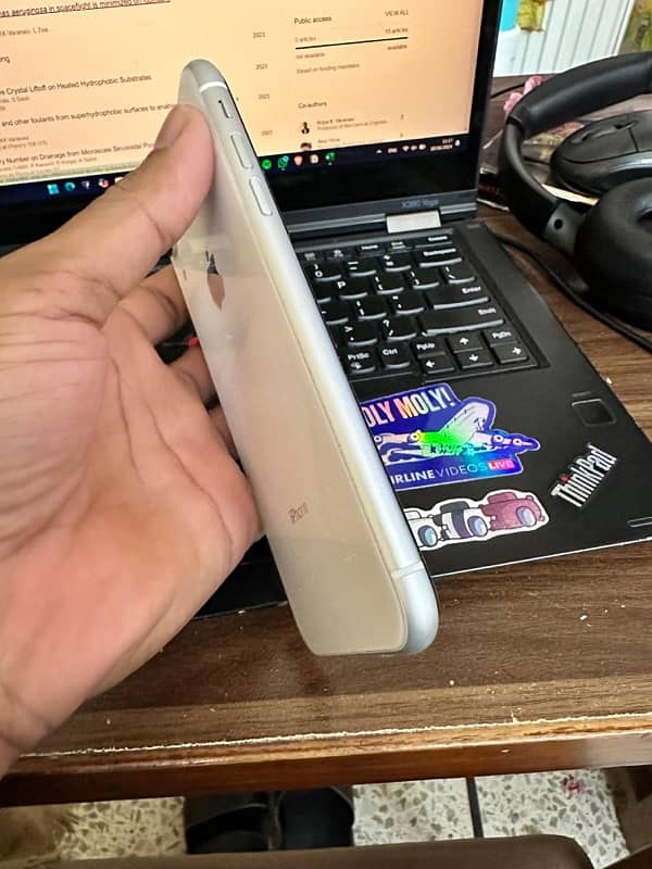 Iphone Xr PTA 64gb 3