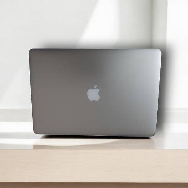 MacBook Pro (Retina, 15-inch, Mid 2014) 3