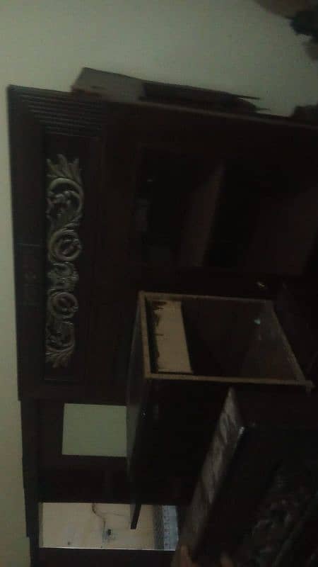 2 beds king size 1 wardrobe 3 table urgent sale 1