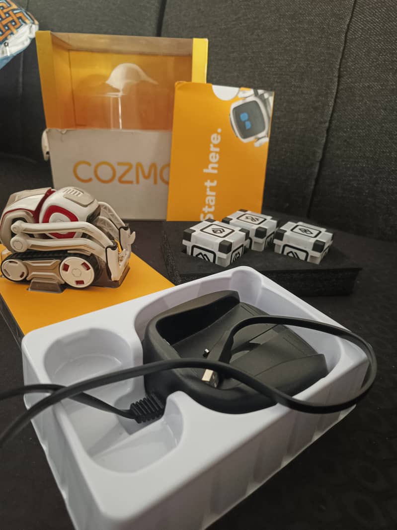 Cozmo robot 4