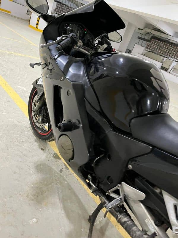 Honda CBR 1100cc black bird 1