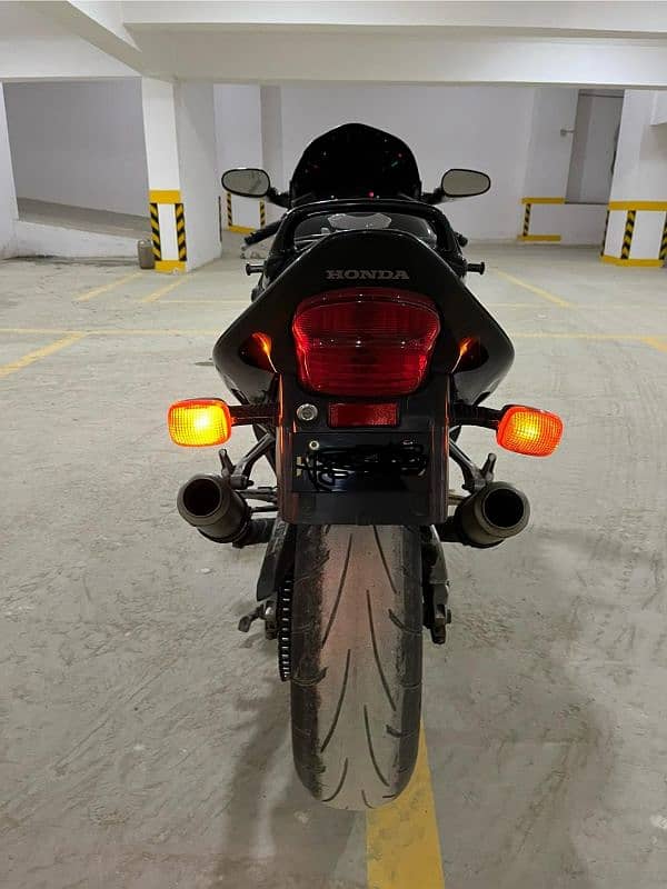 Honda CBR 1100cc black bird 2