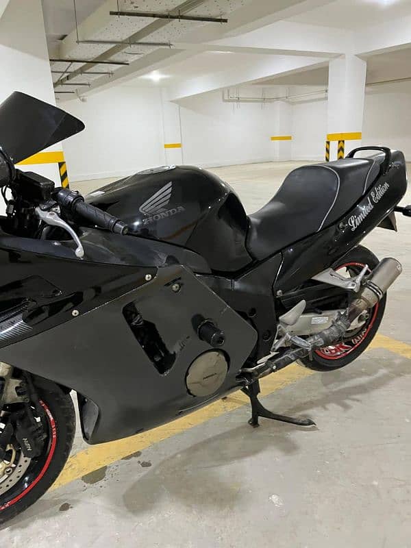 Honda CBR 1100cc black bird 4