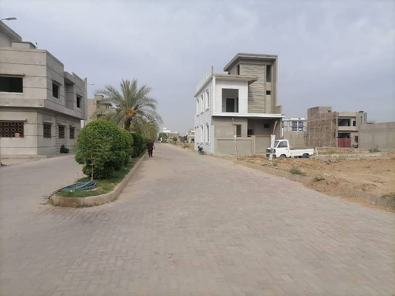 "AL JADEED RESIDENCY" OFFERS BEST DEAL IN TOWN 120 Sqyds Park Facing Plot Available Demand 70 lac on cash. 10