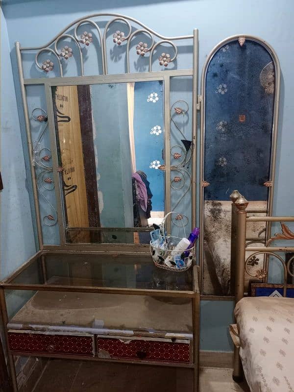 king Size bed and Dressing Table 3