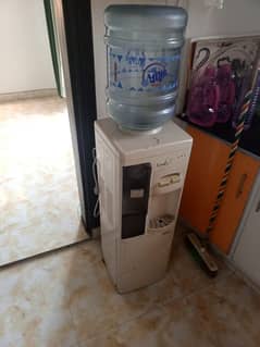 Water dispenser in ok condition