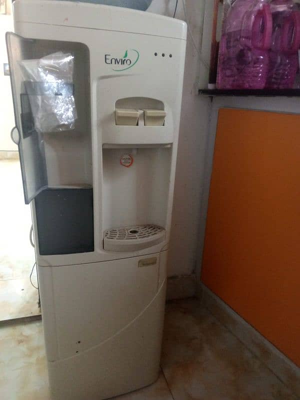 Water dispenser in ok condition 2