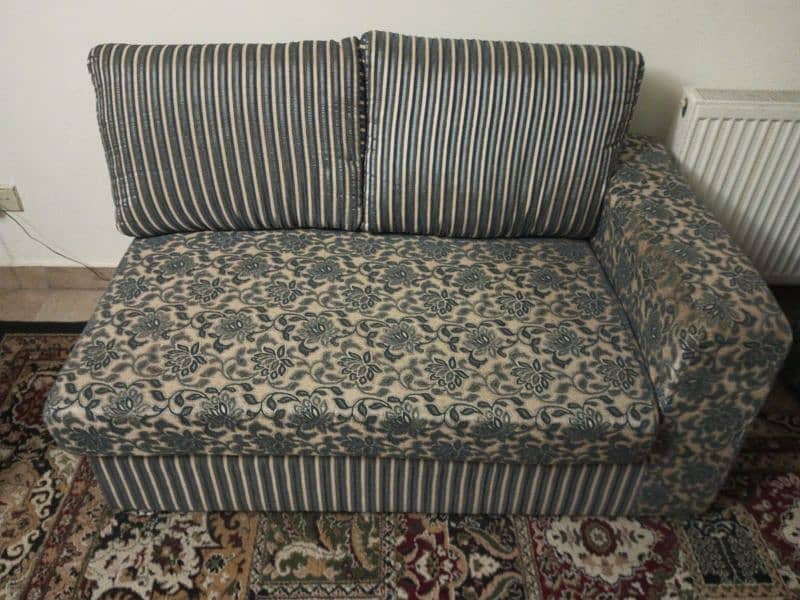 2 seater Sofa 0