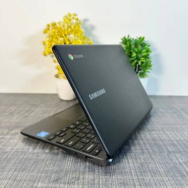 Samsung Laptop & Chrome windows 10 and Android 6th Gen Processor 1