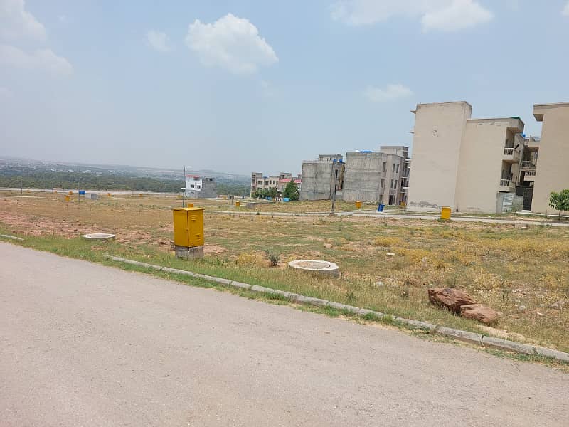 5 Marla, Fully Developed and populated area, Possessionable ready for construcion, plot 0